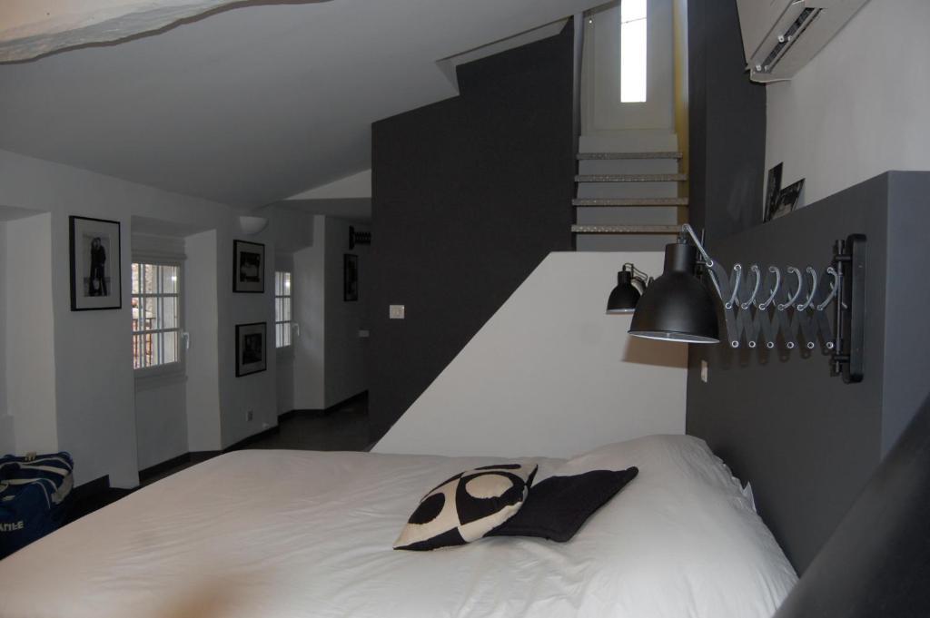 Le 2 Vence Quarto foto